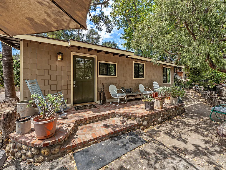 20276 Sycamore Dr — Photo 2