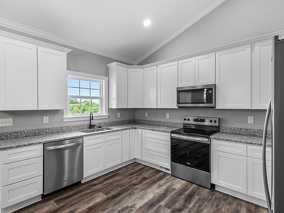 4th image of 126 Barclay Ln