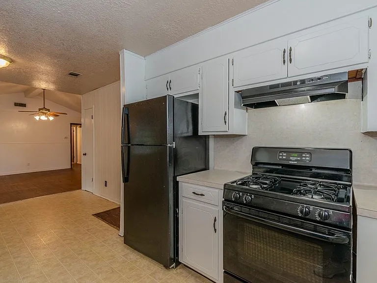 450 Norvell St — Photo 7