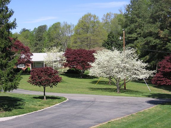 2nd image of 1420 Lily Valley Farm Ln