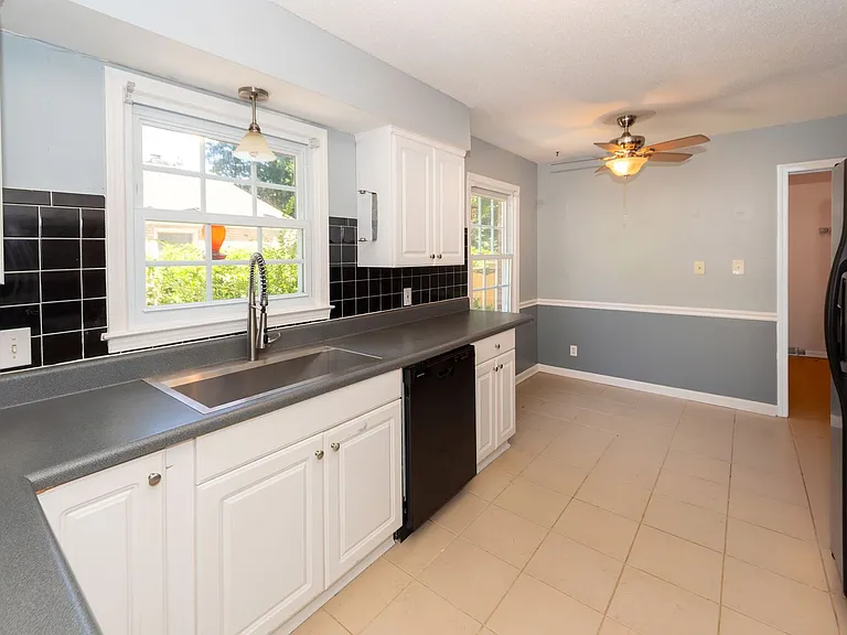 109 Runnymede Ln — Photo 12