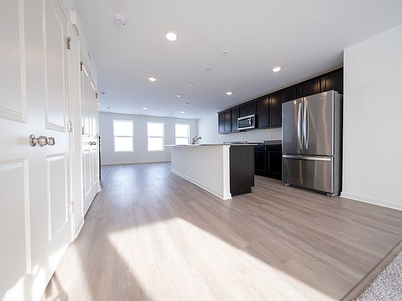 3rd image of 5895 156th St W
