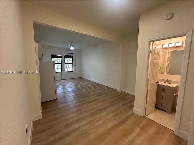 2000 Monroe St #8 — Photo 9