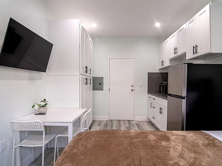 Michigan Avenue Apartments — Photo 52