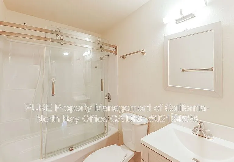1402 Washington St #6 — Photo 7