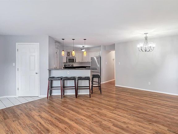 5th image of 1115 Highland Oaks Ct Unit B