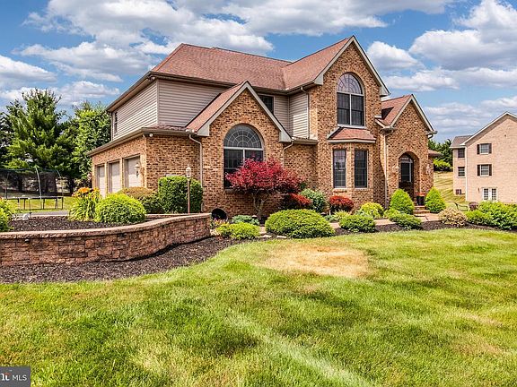5th image of 9718 Pembroke Dr