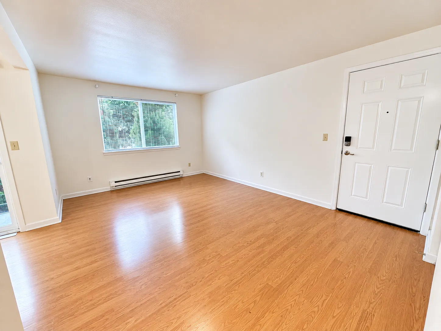 12208 118th Ave E 4-Plex - B — Photo 2