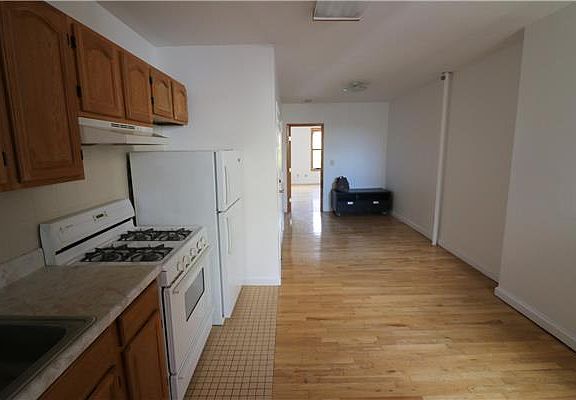 3rd image of 436 Bleecker St APT 3R