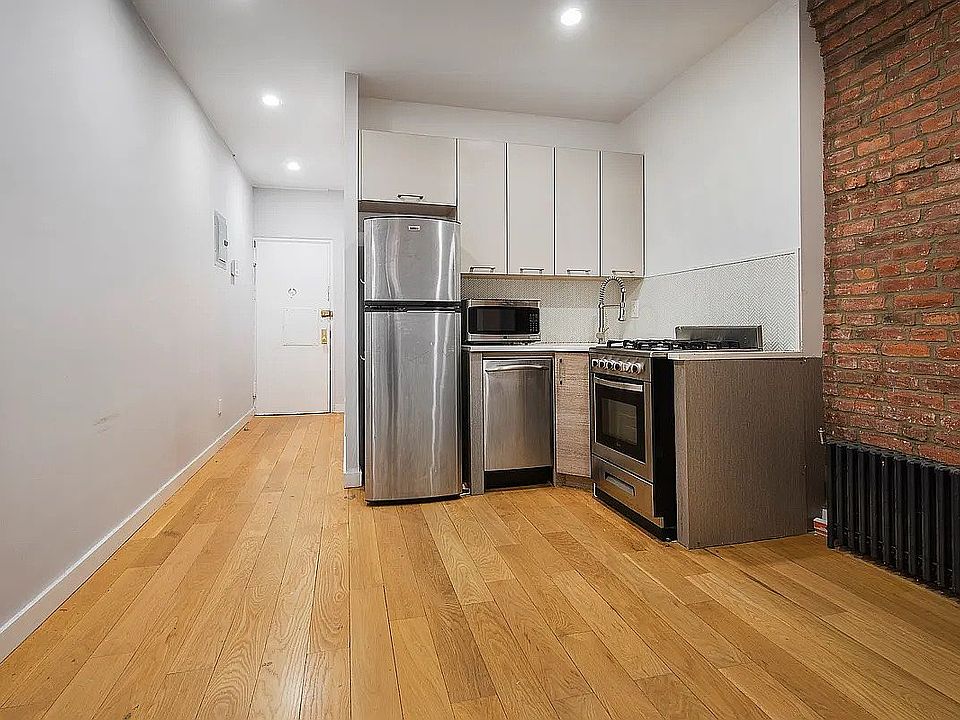 1st image of 21 Catherine St #4R