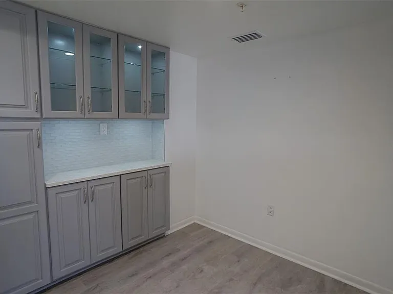 400 Island Way #308 — Photo 6