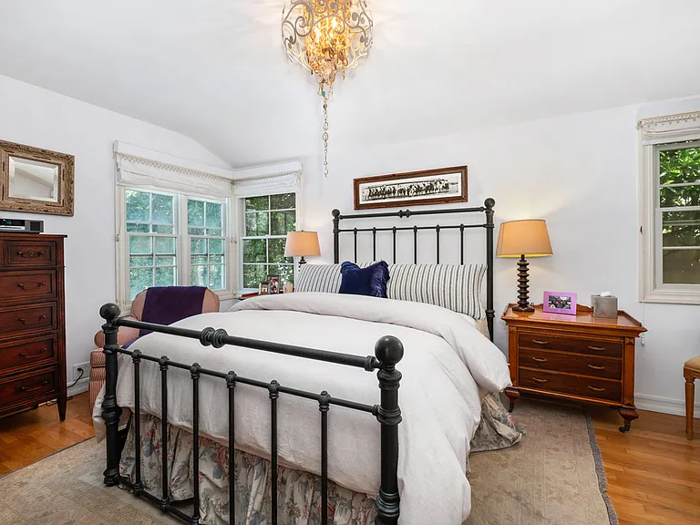 425 Graceland Dr — Photo 17