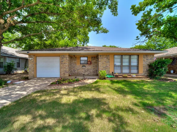 1727 W Bond St, Denison, TX 75020