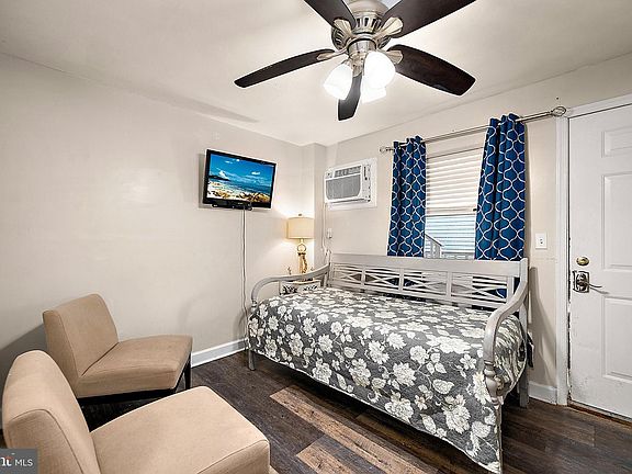 3rd image of 106 Talbot St Unit 102