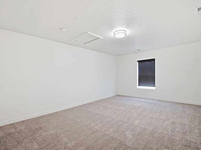394 W Parkway Dr — Photo 22
