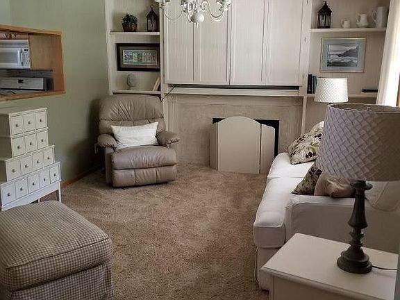 4th image of 360 N River Dr
