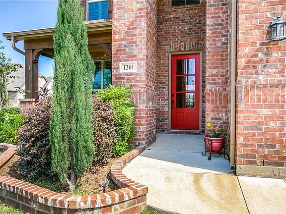 3rd image of 1201 Realoaks Dr