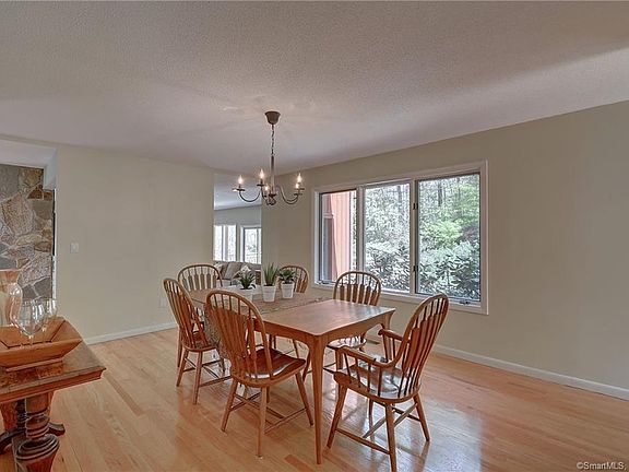 5th image of 70 Grandview Dr