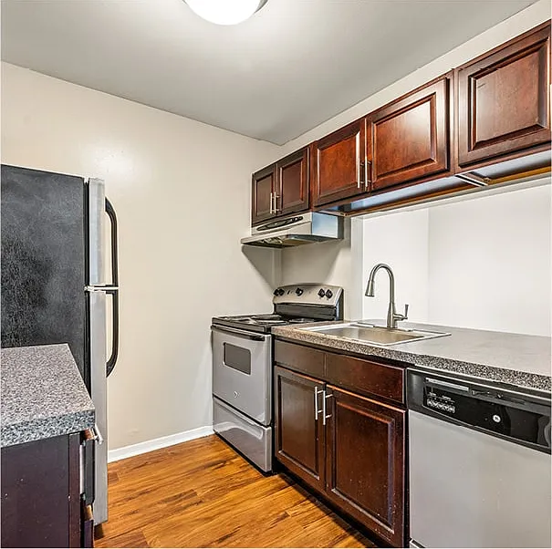 Summit Apartments — Photo 4