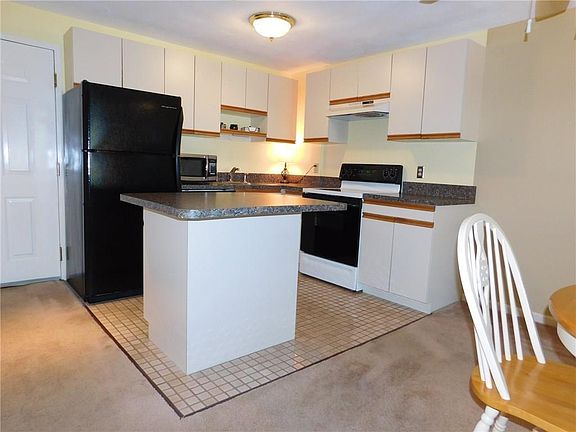 4th image of 201 Woodlawn Ave APT 203