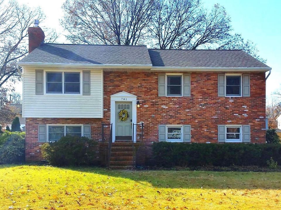 1st image of 781 Martin Ct E