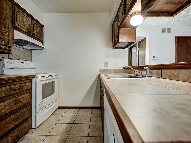 1315 Glen Oaks Ct #4 — Photo 16