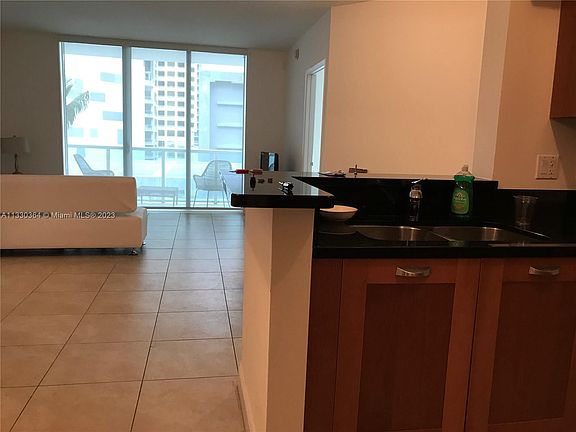 5th image of 186 SE 12th Ter APT 803