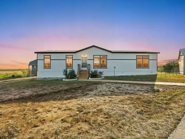 639 COUNTY ROAD 4614, Castroville, TX 78009
