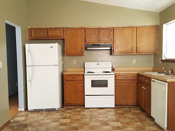 4th image of 243 Montego Cir
