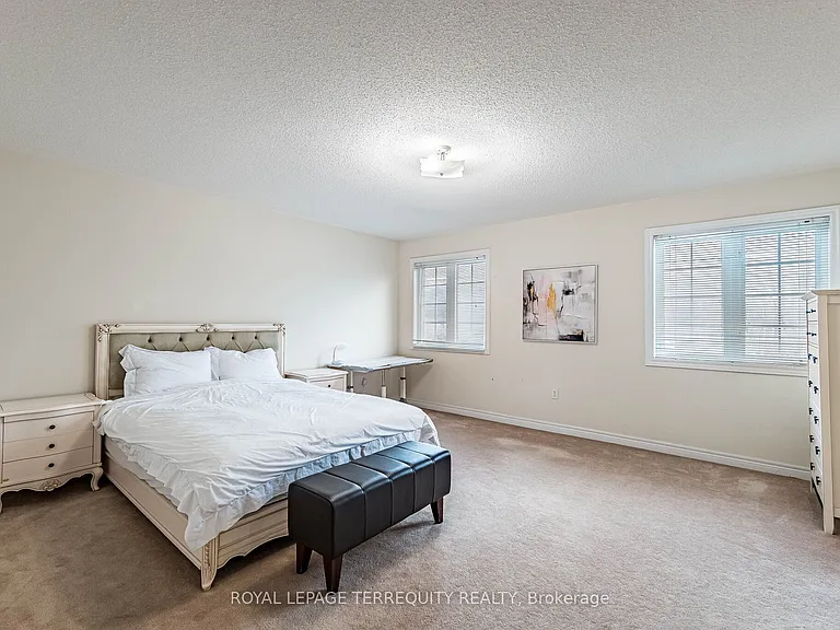 3926 Candlelight Dr — Photo 37