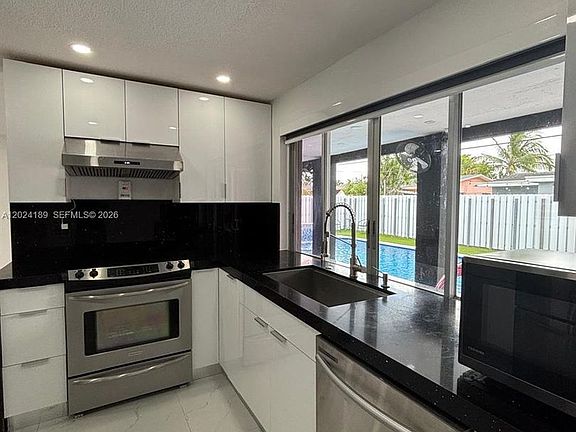 3rd image of 8460 NW 21st St