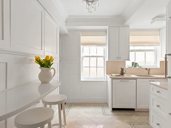 71 East 77th Street 8A image 3 of 8
