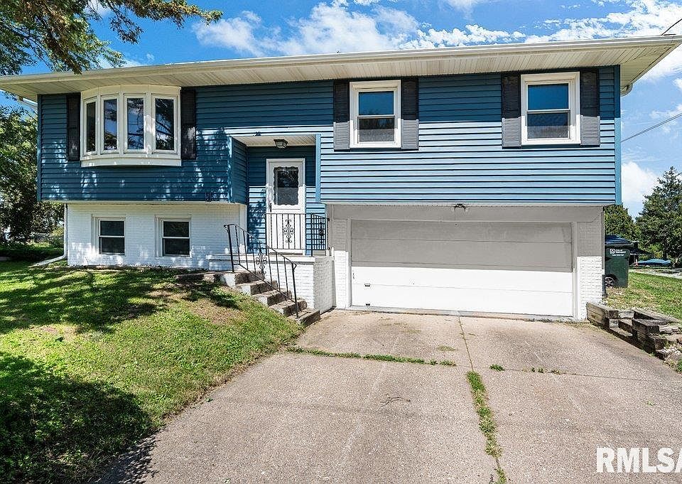 1st image of 2220 W 49th St