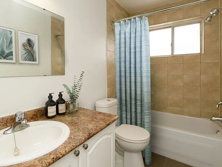 236 Kemp Cres — Photo 8
