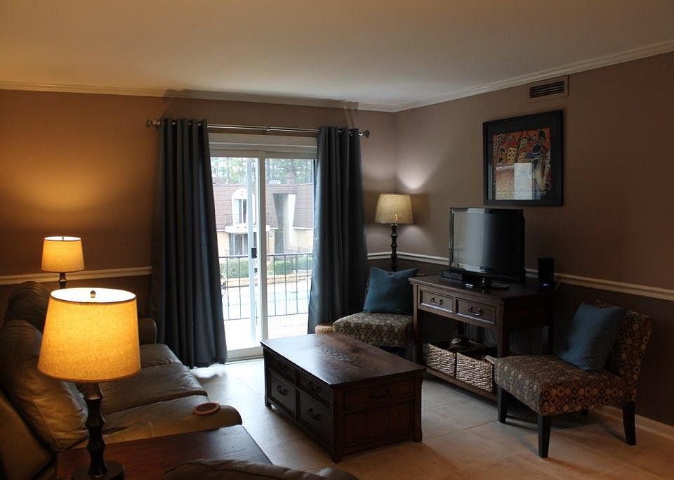 Living room w/ patio