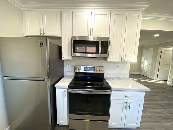 4th image of 1590 Ontario Dr APT 5