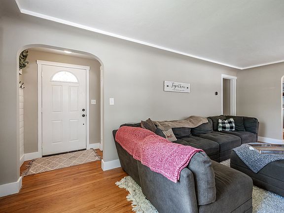 4th image of 2510 W Garland Ave