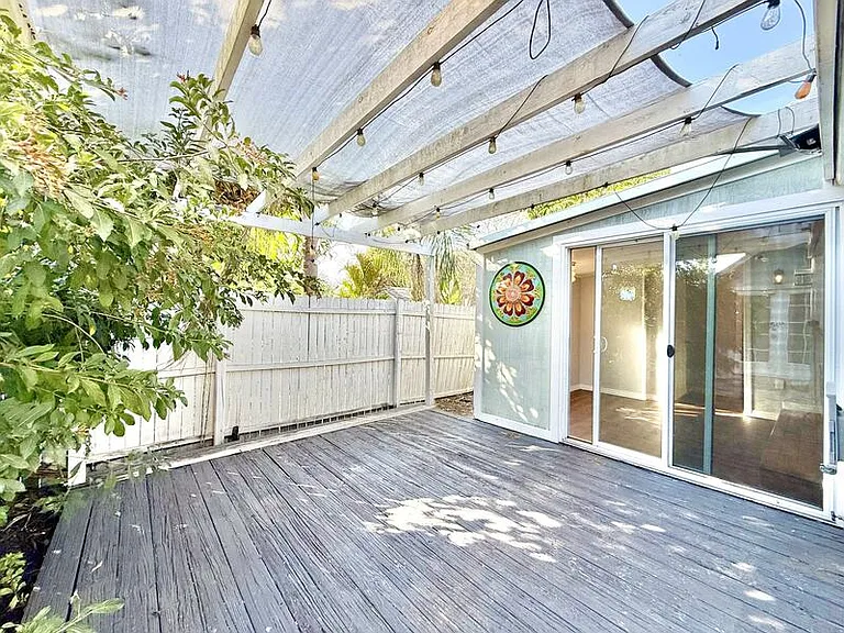 713 Smith St — Photo 49