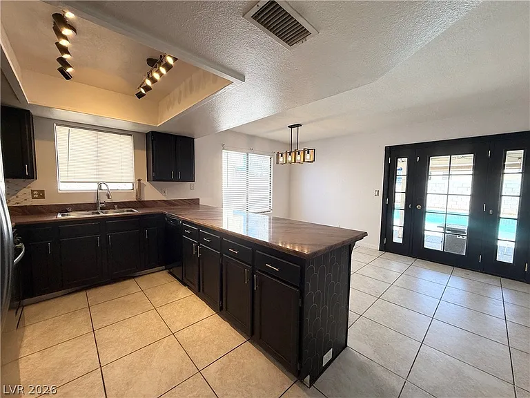 2066 Waverly Cir — Photo 29