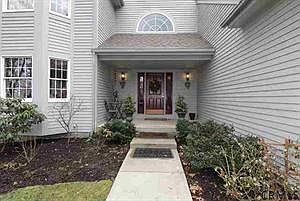 4th image of 31 Orchard Park Dr