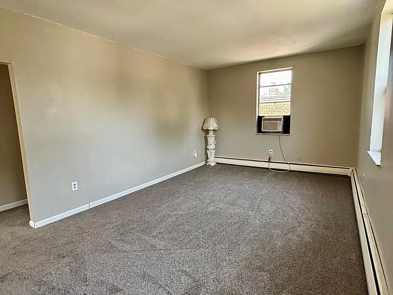 1030 Lawrence Ave — Photo 6