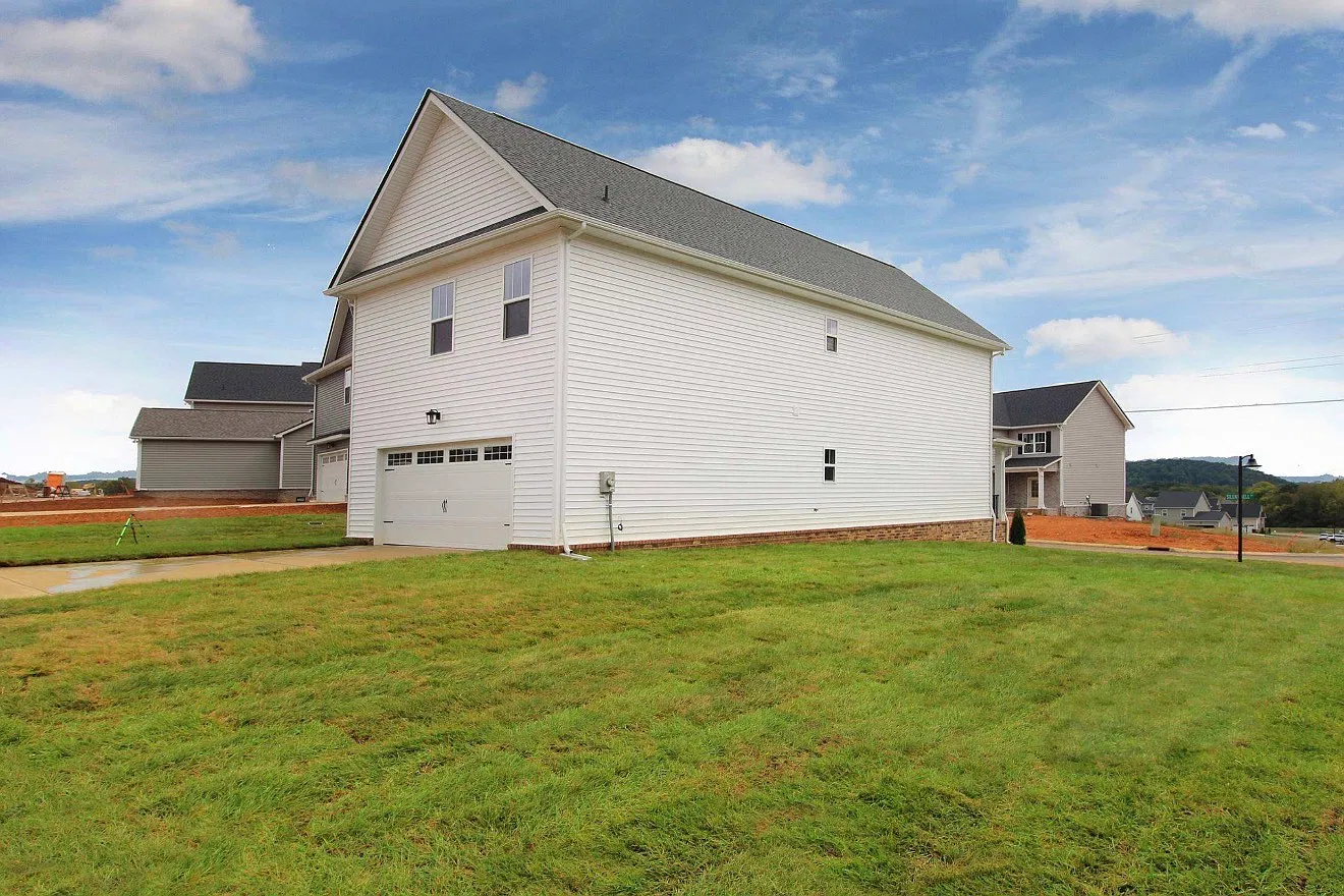 3 bed, 2.5 bath, 2276 sqft, $2,750 — Photo 3