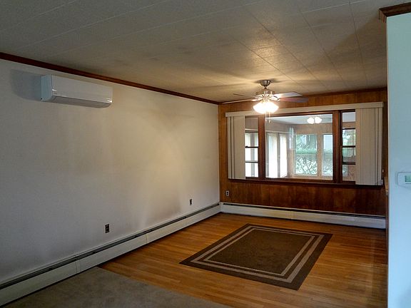 Dining room 11'3" x 10'3"