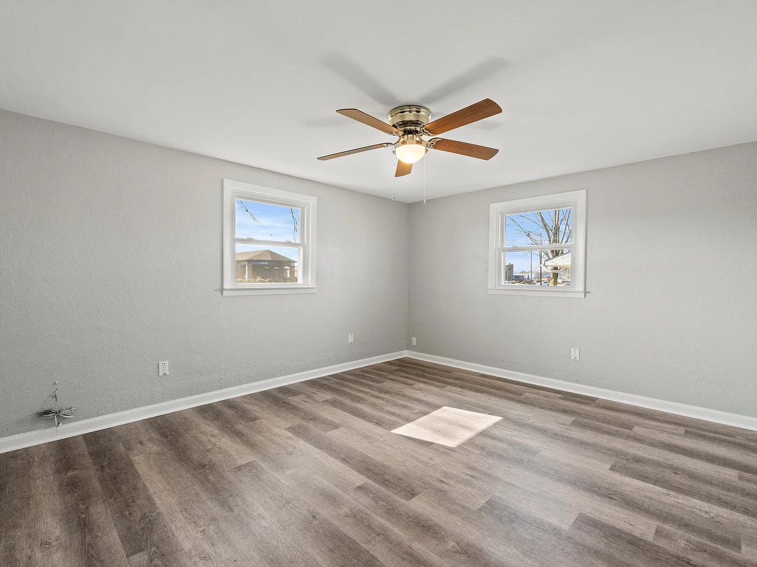 1514 W Dupont Rd — Photo 4