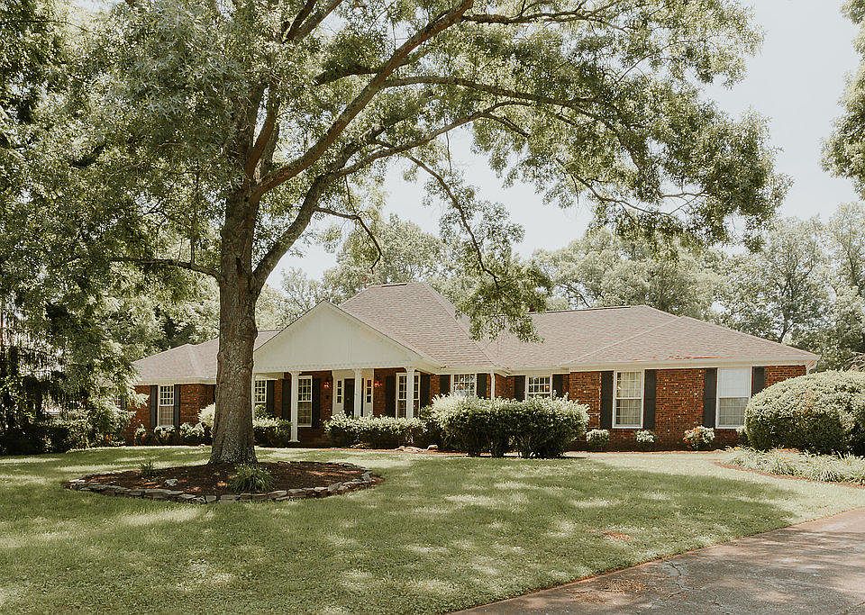 1st image of 2130 Buckingham Cir