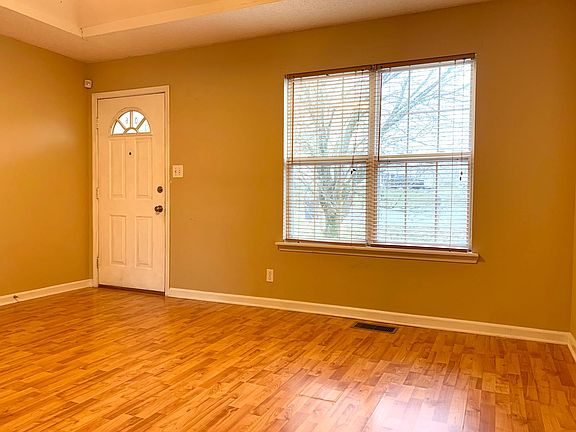 3rd image of 106 Bowers Ct