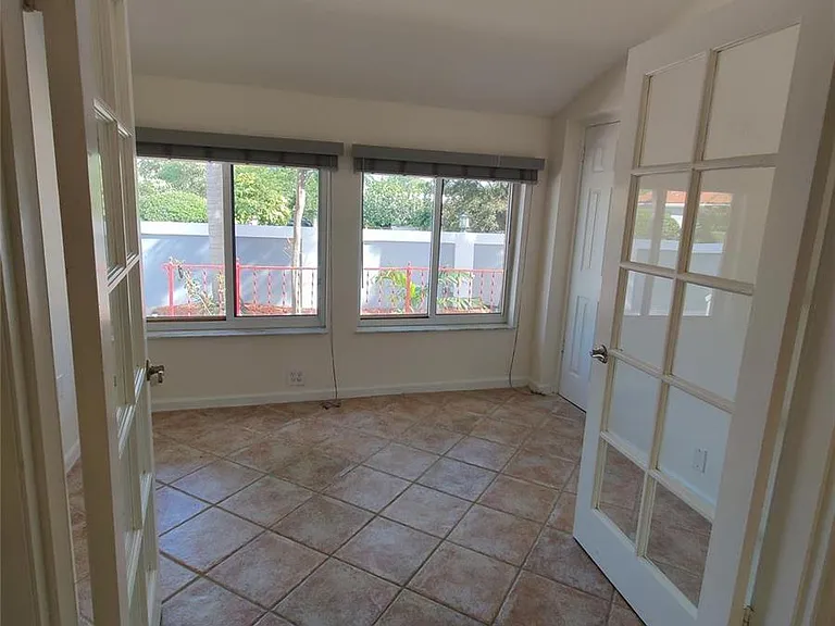 733 NE 18th Ave — Photo 13