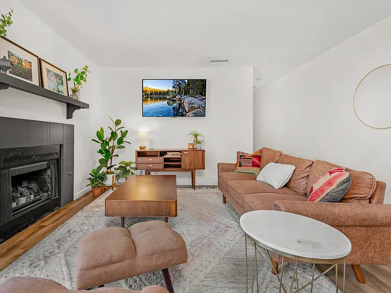 334 W Lexington Ave #103 — Photo 5