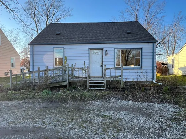 12053 Telegraph Rd, Carleton, MI 48117