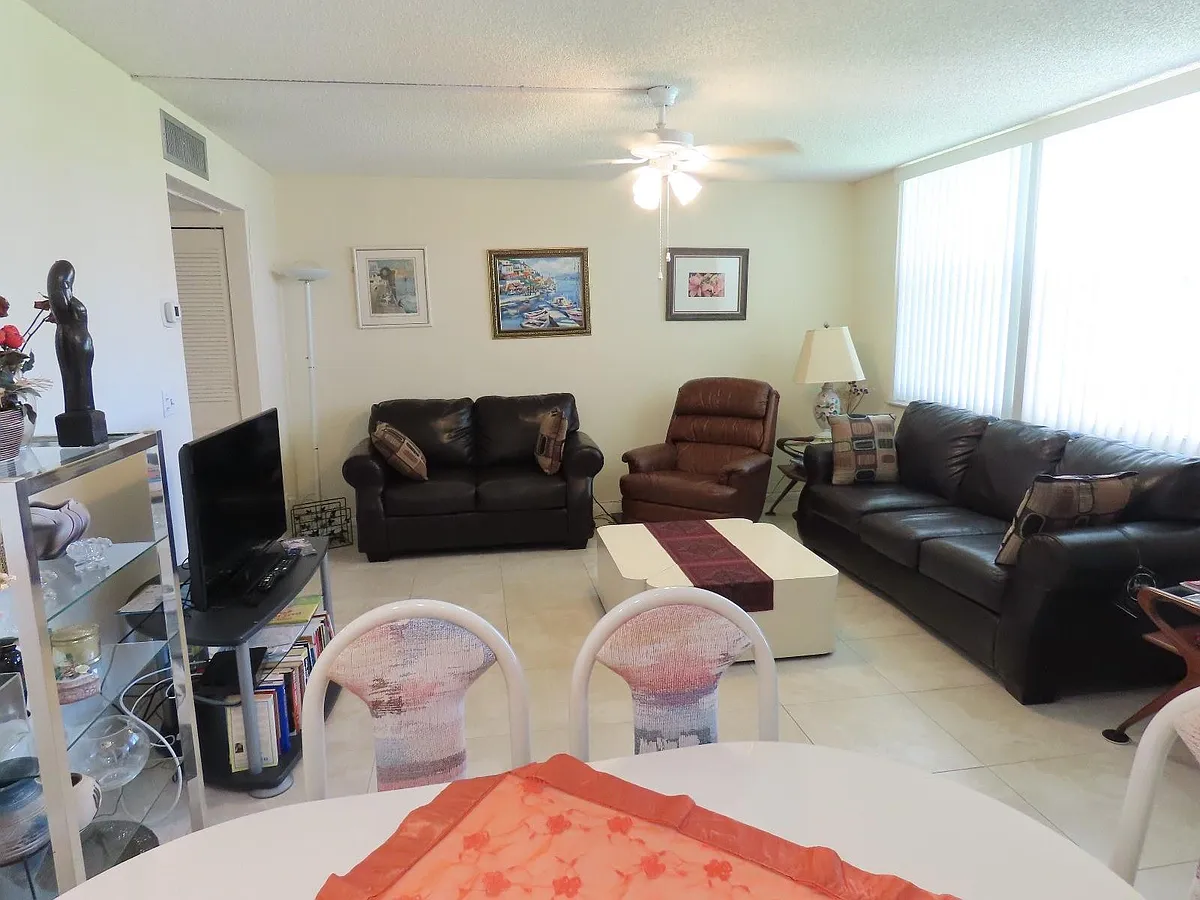 Building Photo - 17 Willowbrook Ln #106